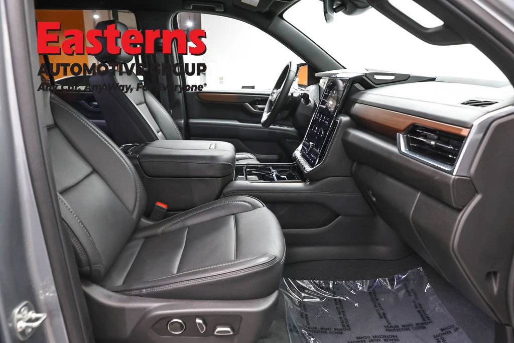 Used 2025 GMC Yukon Denali AWD/4WD image 27