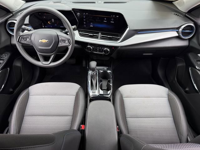 Certified 2025 Chevrolet Trax LT FWD image 13