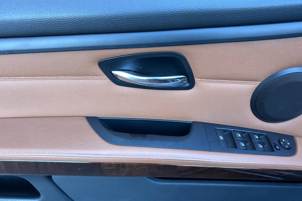 Used 2011 BMW 328i Convertible image 11