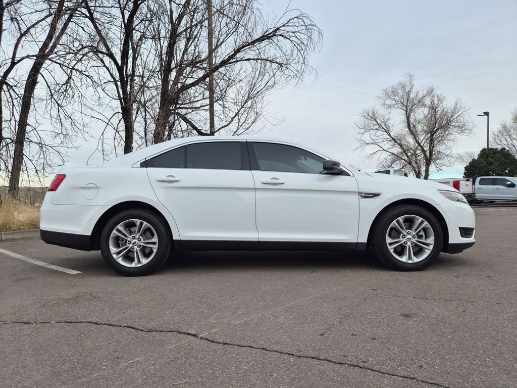 Used 2019 Ford Taurus SE image 8