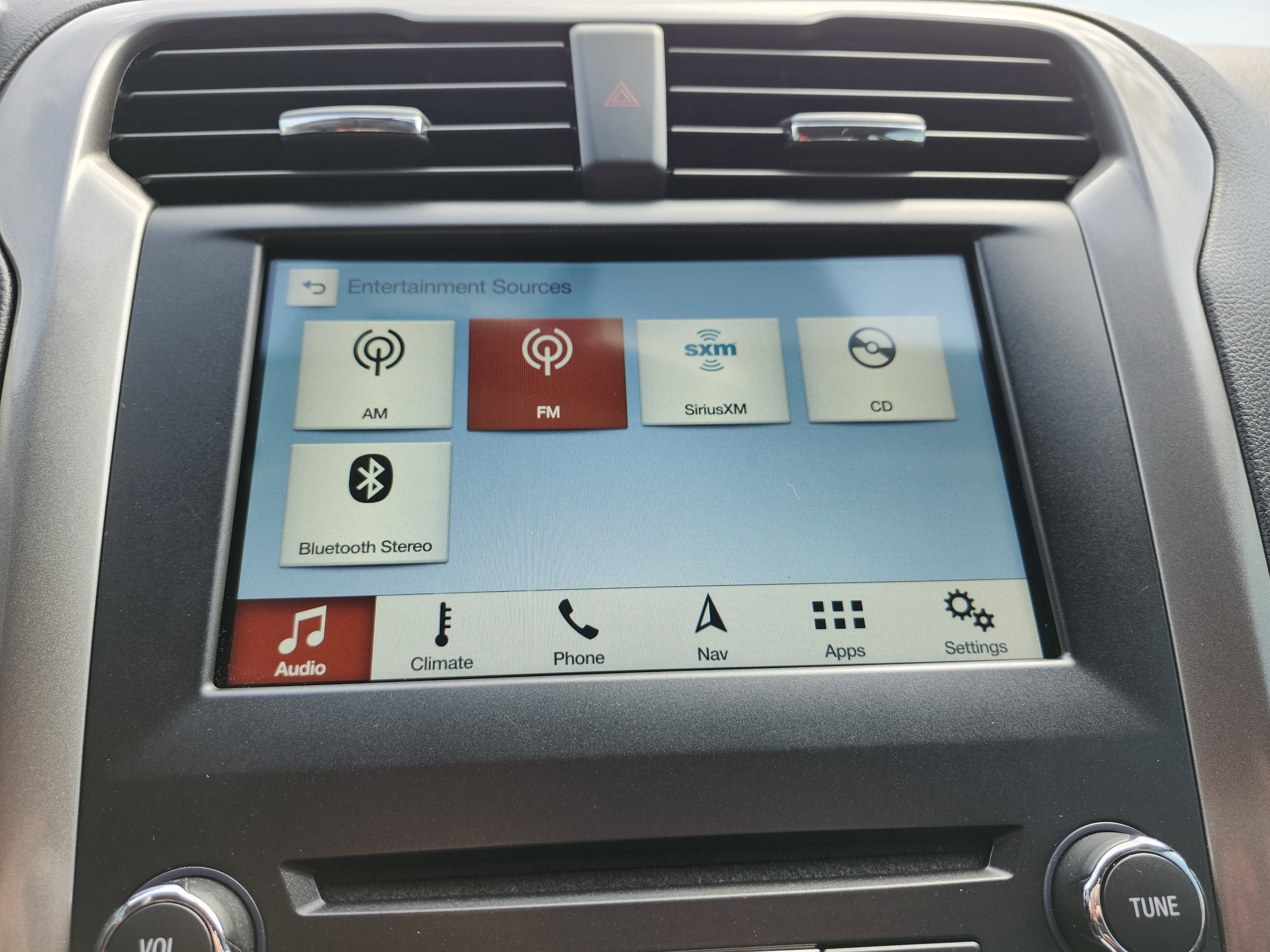 Used 2018 Ford Fusion SE w/ Fusion SE Technology Package image 9