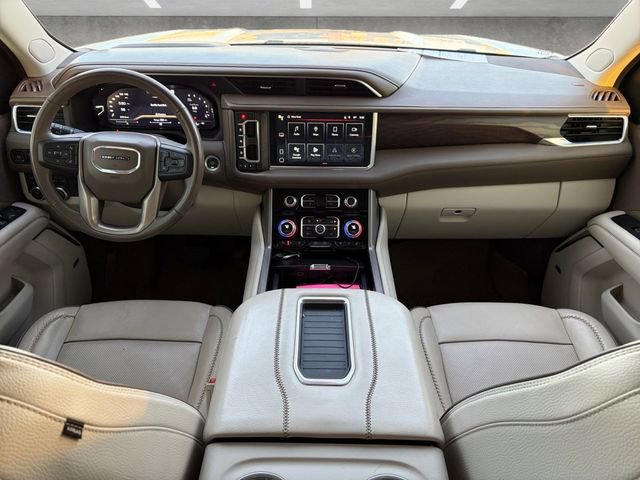 Used 2022 GMC Yukon Denali w/ Denali Premium Package image 11