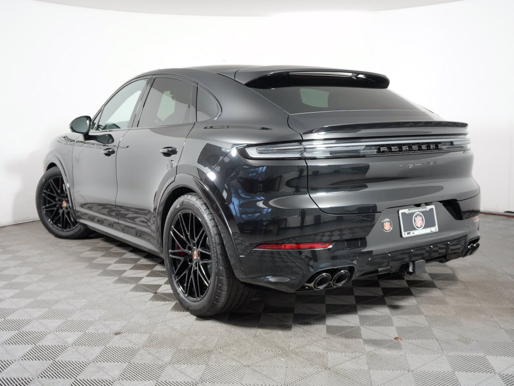 New 2027 Porsche Cayenne GTS AWD/4WD image 3