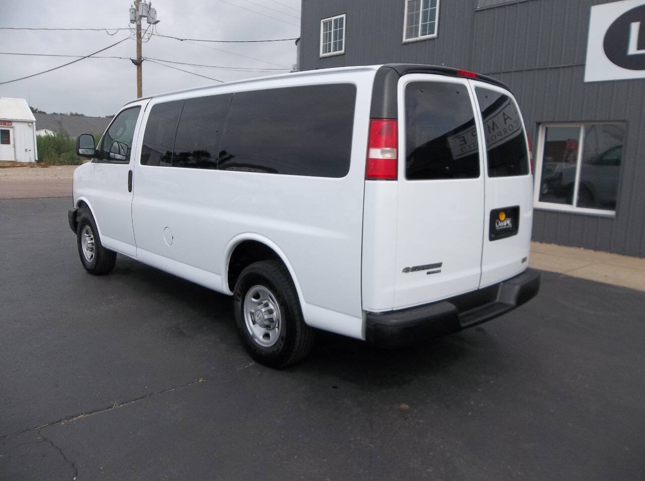 Used 2016 Chevrolet Express 3500 LS RWD image 7