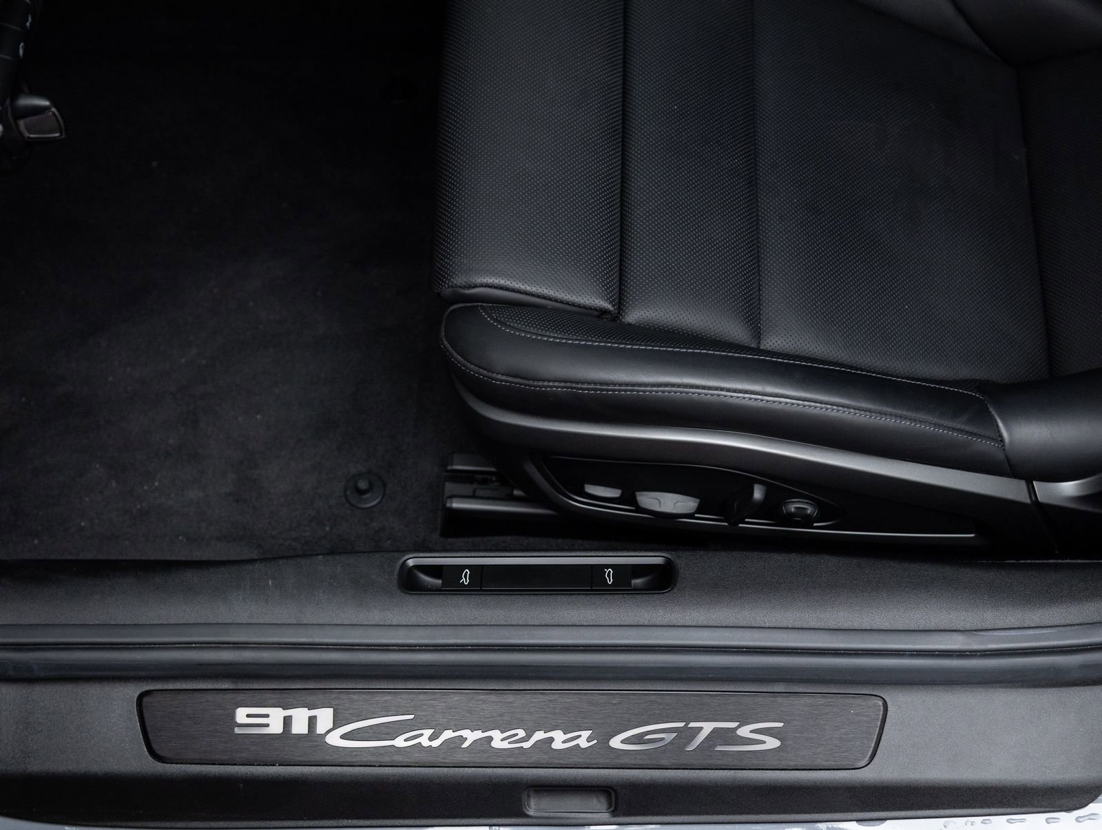 Certified 2023 Porsche 911 Carrera GTS RWD image 21