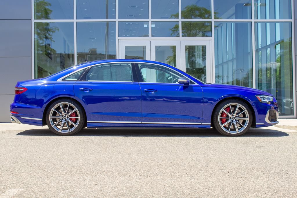 Used 2023 Audi S8 w/ S8 Comfort Plus Package AWD/4WD image 4