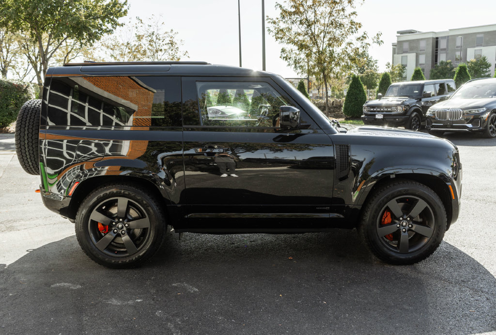 Used 2023 Land Rover Defender 90 X AWD/4WD image 3