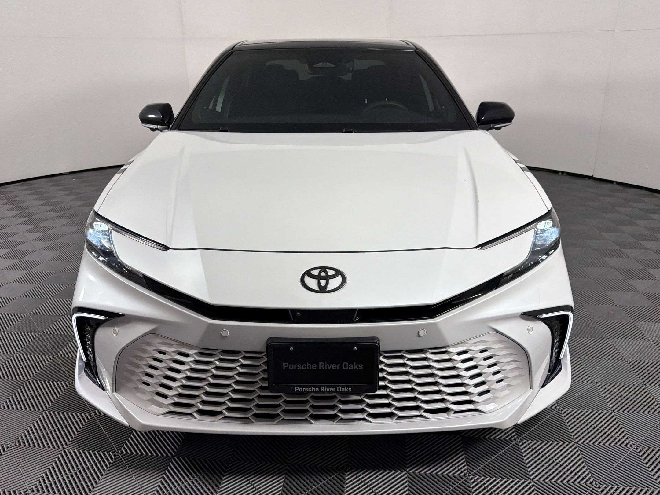 Used 2025 Toyota Camry XSE w/ Premium Plus Package AWD/4WD image 6