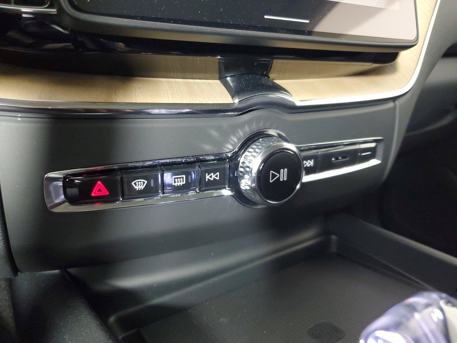 New 2026 Volvo XC60 B5 Plus w/ Climate Package AWD/4WD image 31