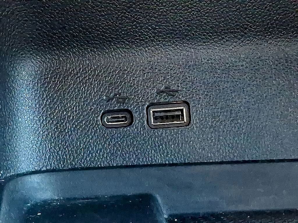 Used 2025 Chevrolet Traverse LT image 25