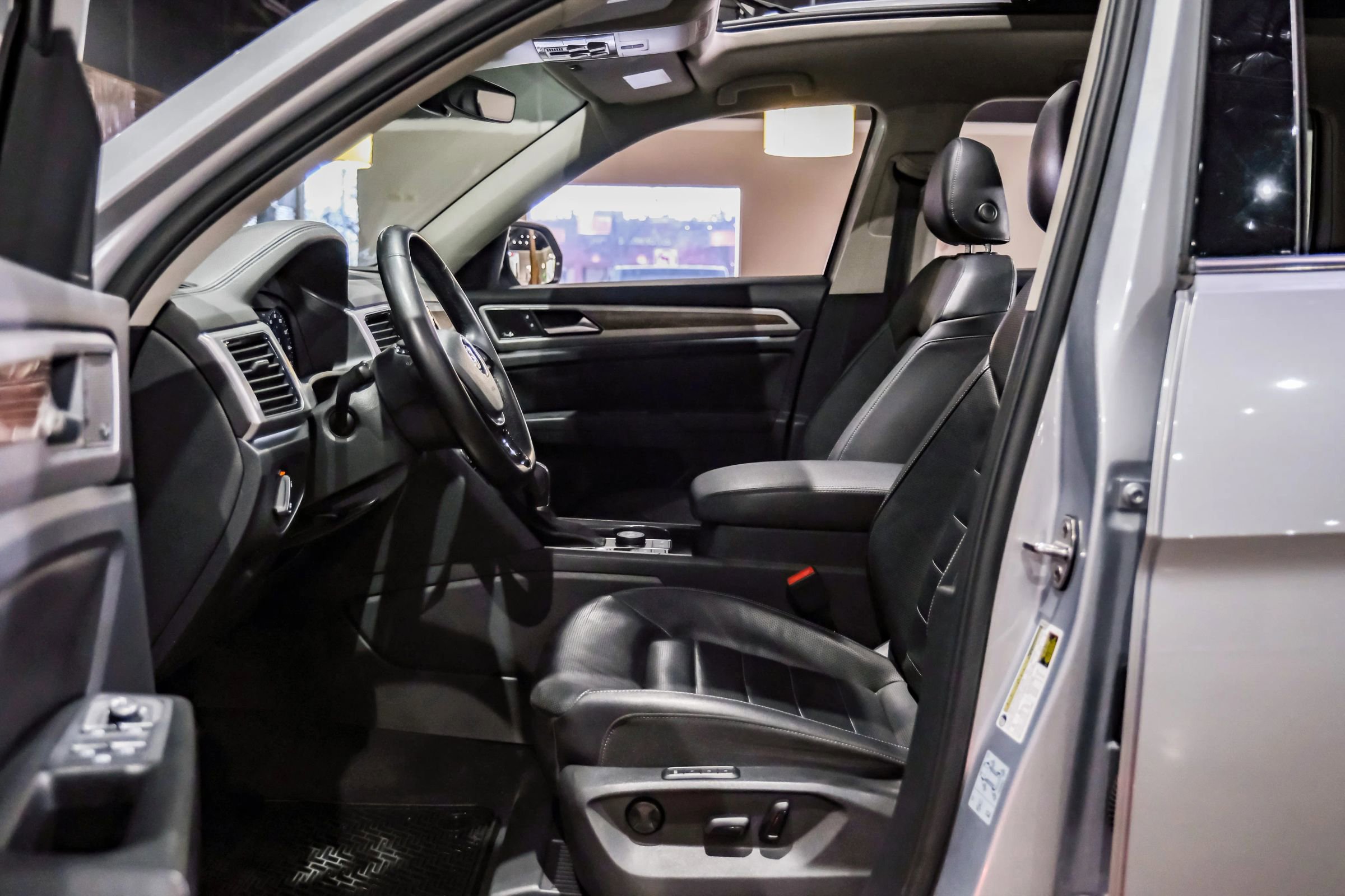 Used 2018 Volkswagen Atlas SEL Premium image 4