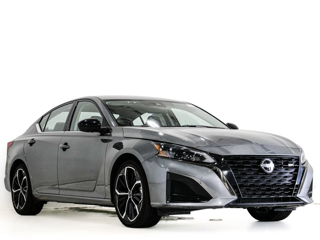 Used 2024 Nissan Altima 2.5 SR FWD image 1
