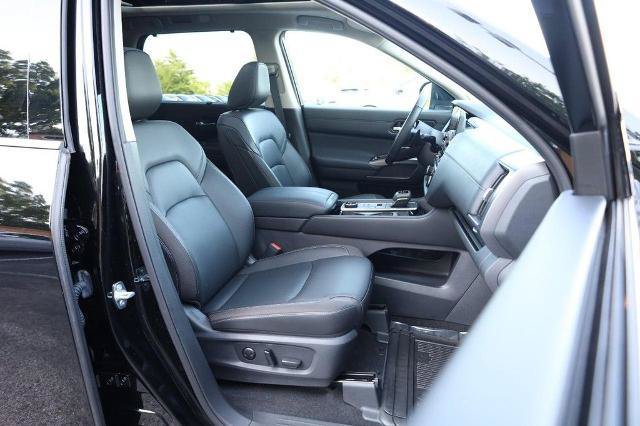 Certified 2025 Nissan Pathfinder SL w/ SL Premium Package AWD/4WD image 31