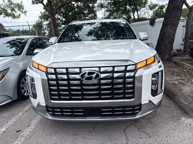 Used 2024 Hyundai Palisade Calligraphy FWD image 2