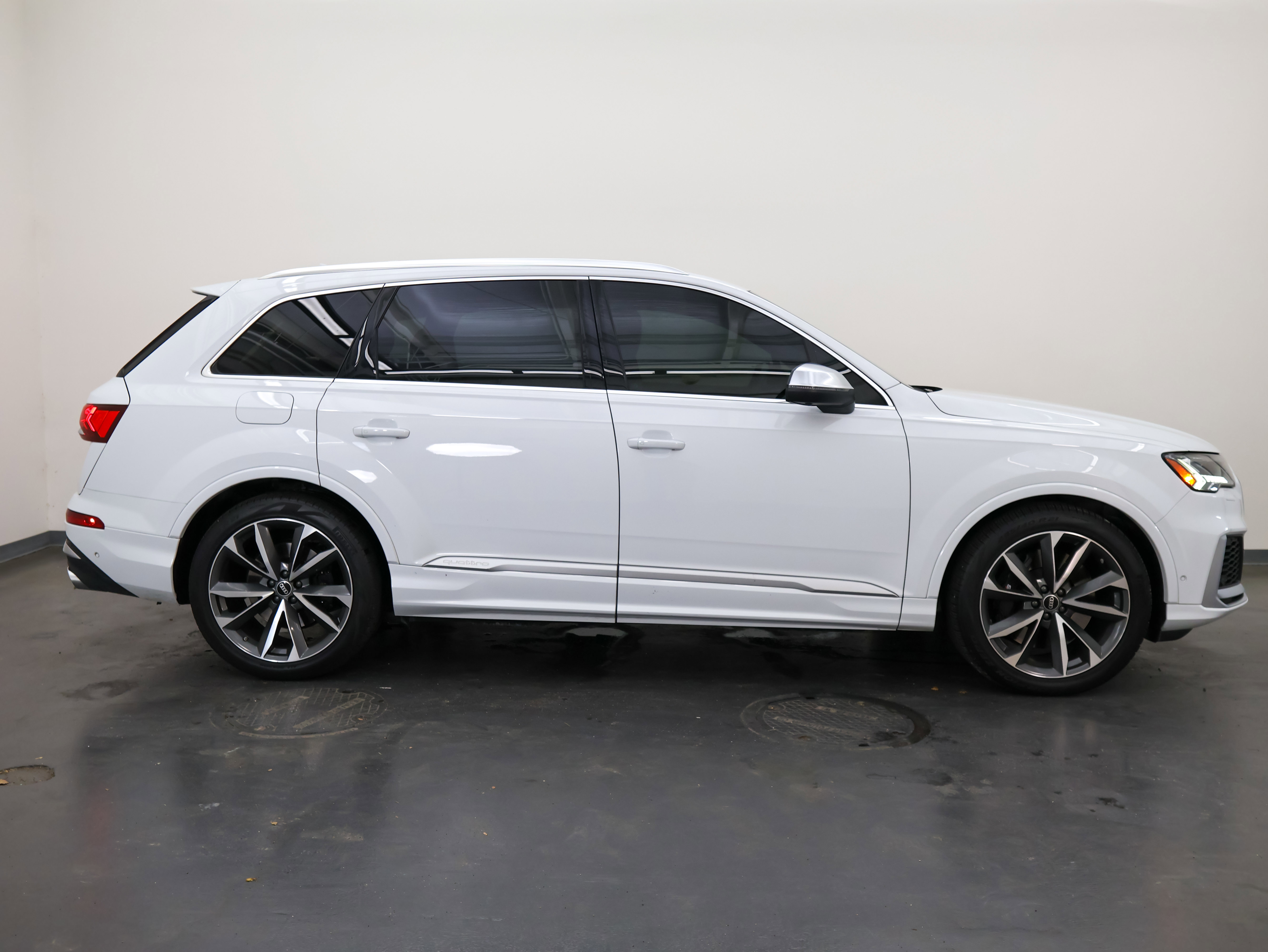 Used 2022 Audi SQ7 Premium Plus AWD/4WD image 2