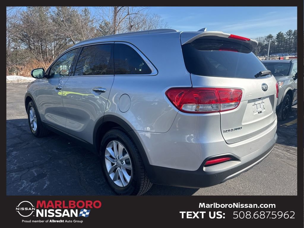 Used 2017 Kia Sorento LX w/ LX Convenience Package image 5