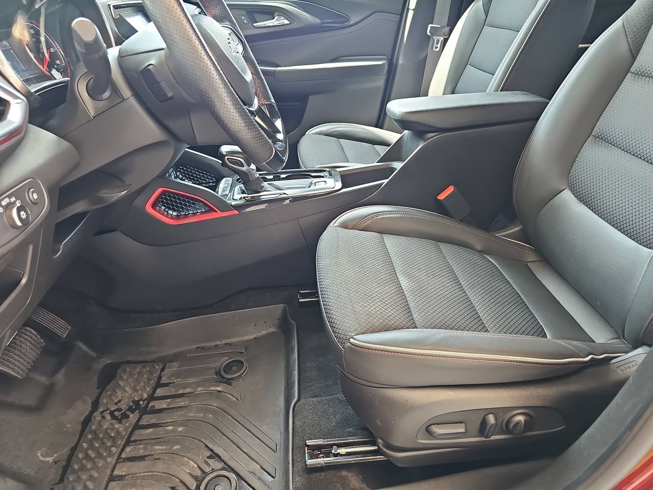 Used 2023 Chevrolet TrailBlazer RS w/ Sun and Liftgate Package AWD/4WD image 19