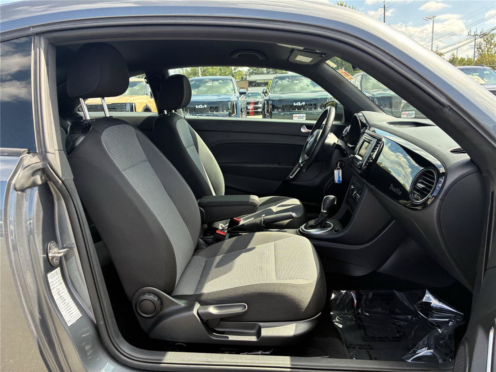 Used 2019 Volkswagen Beetle 2.0T S FWD image 5