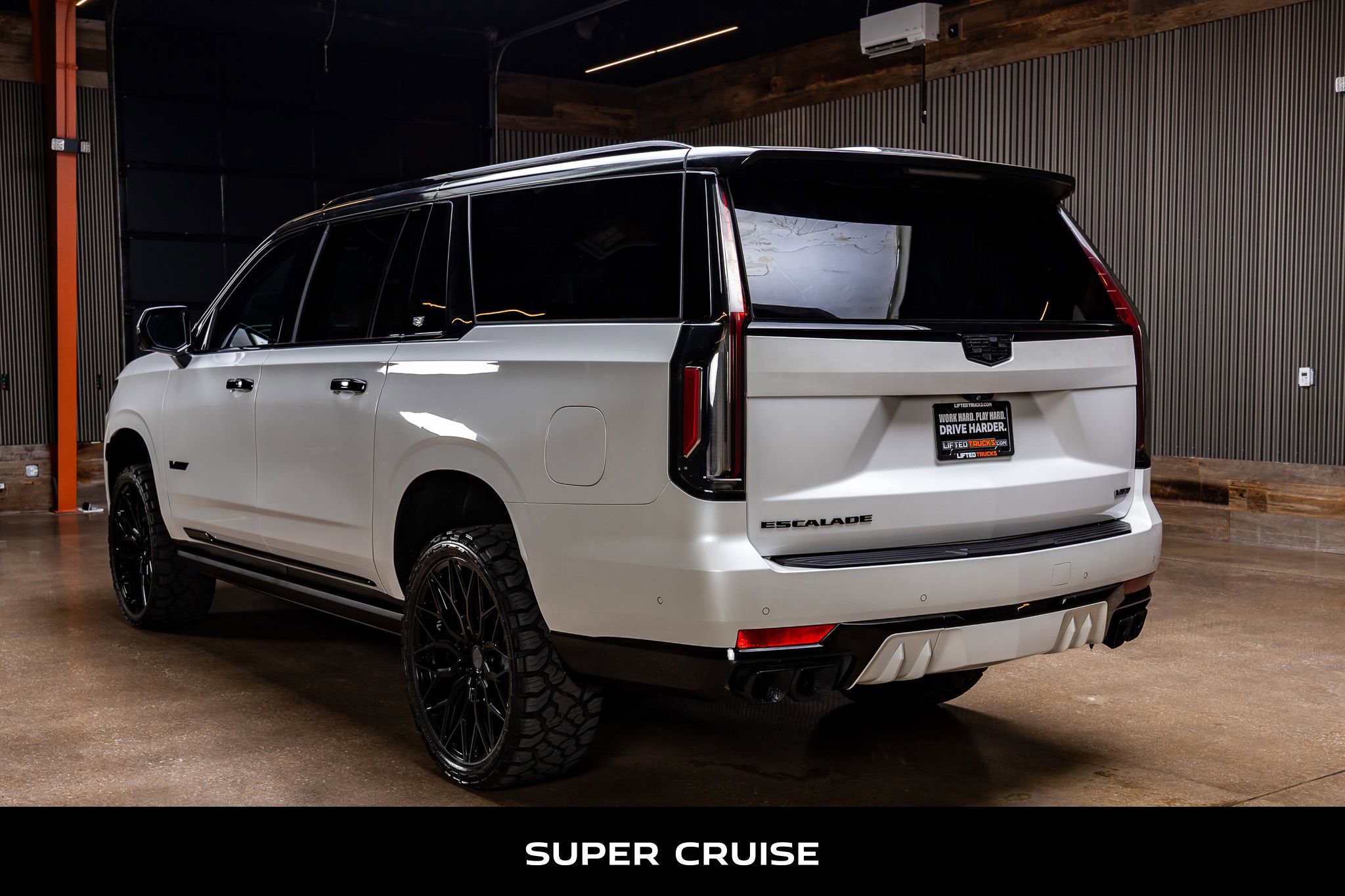 Used 2023 Cadillac Escalade ESV V AWD/4WD image 6