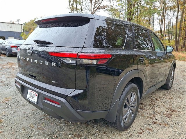 Used 2025 Nissan Pathfinder S image 24