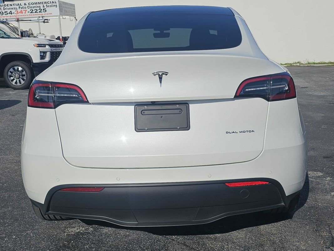 Used 2022 Tesla Model Y Long Range image 15
