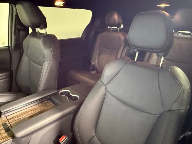 Used 2025 Toyota Sienna Platinum image 32