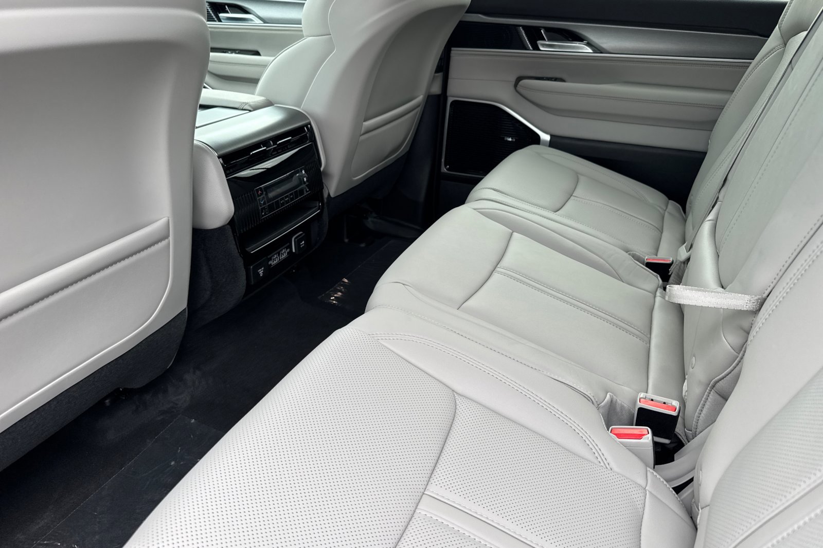 New 2026 Jeep Grand Wagoneer Limited AWD/4WD image 11