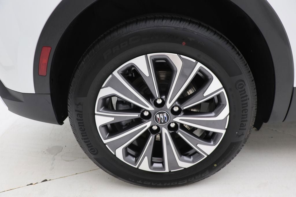 Used 2025 Buick Envision Preferred AWD/4WD image 9