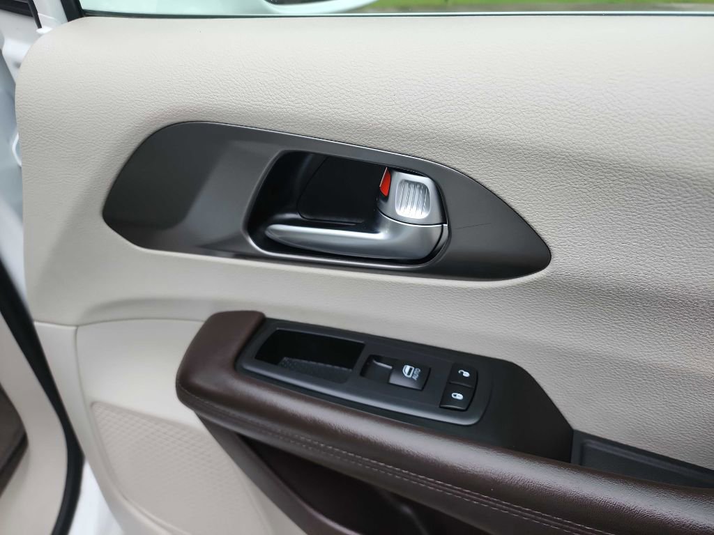 Used 2019 Chrysler Pacifica Touring Plus w/ Tire & Wheel Group image 34