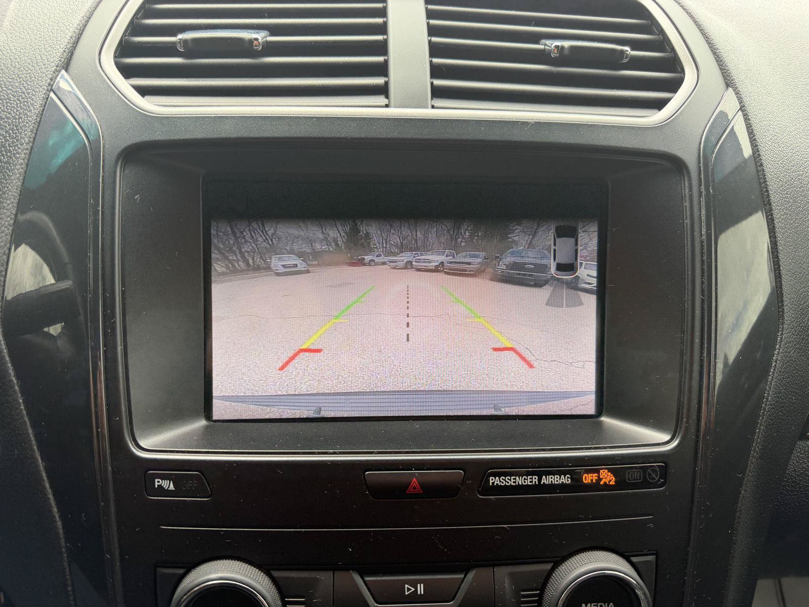 Used 2019 Ford Explorer XLT w/ Equipment Group 202A FWD image 17