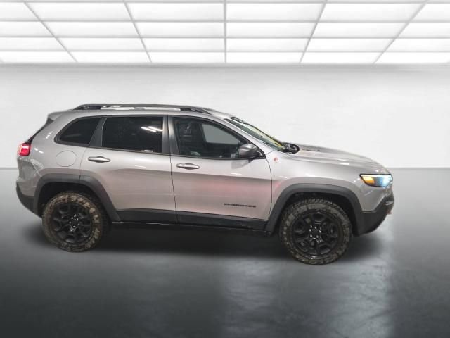 Used 2019 Jeep Cherokee Trailhawk image 3