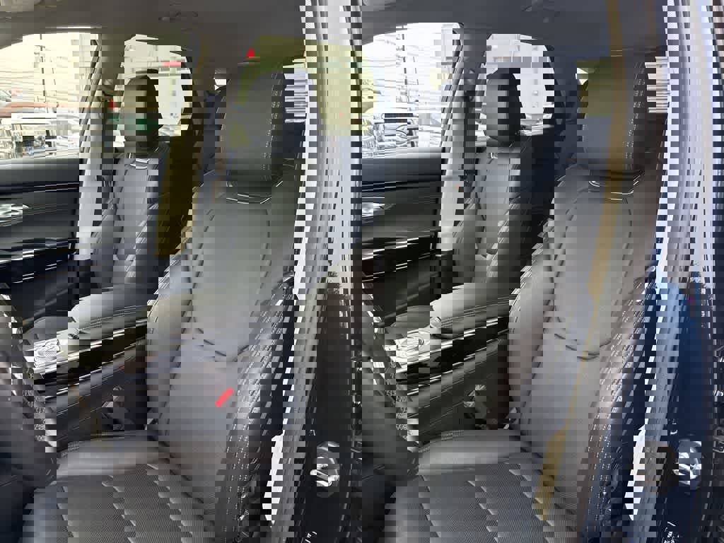 Used 2023 Genesis GV70 2.5T w/ Winter Weather Package image 14