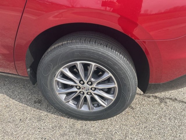 Used 2023 Buick Enclave Essence image 5