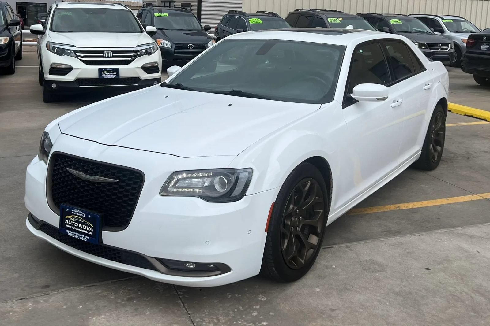 Used 2017 Chrysler 300 S w/ 300S Premium Group RWD image 6
