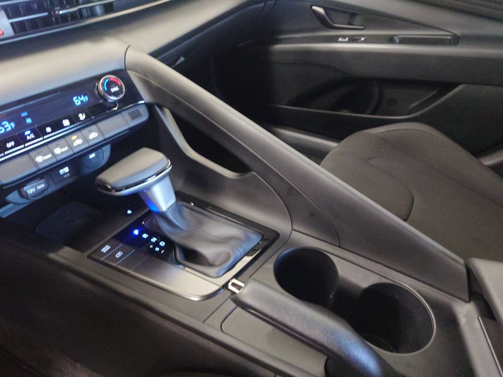 Used 2026 Hyundai Elantra Sport FWD image 24