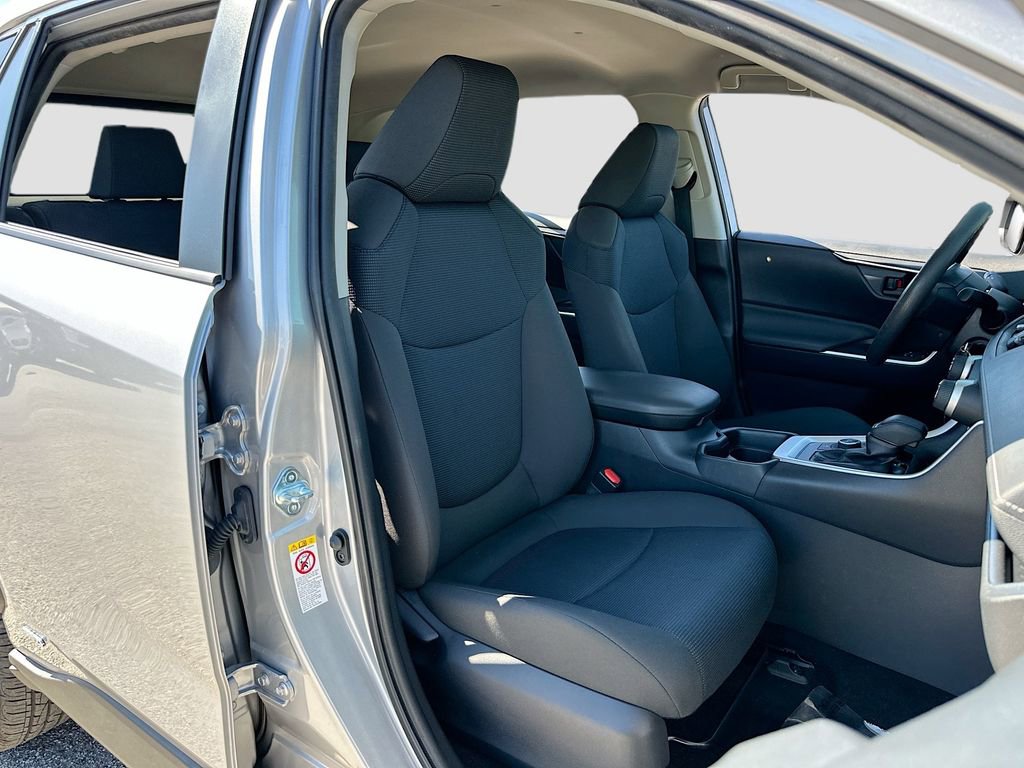 Used 2019 Toyota RAV4 LE w/ Carpet Mat Package AWD/4WD image 25