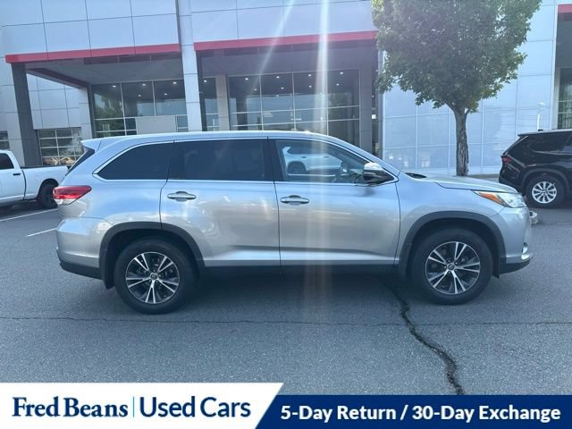 Used 2019 Toyota Highlander LE AWD/4WD image 5