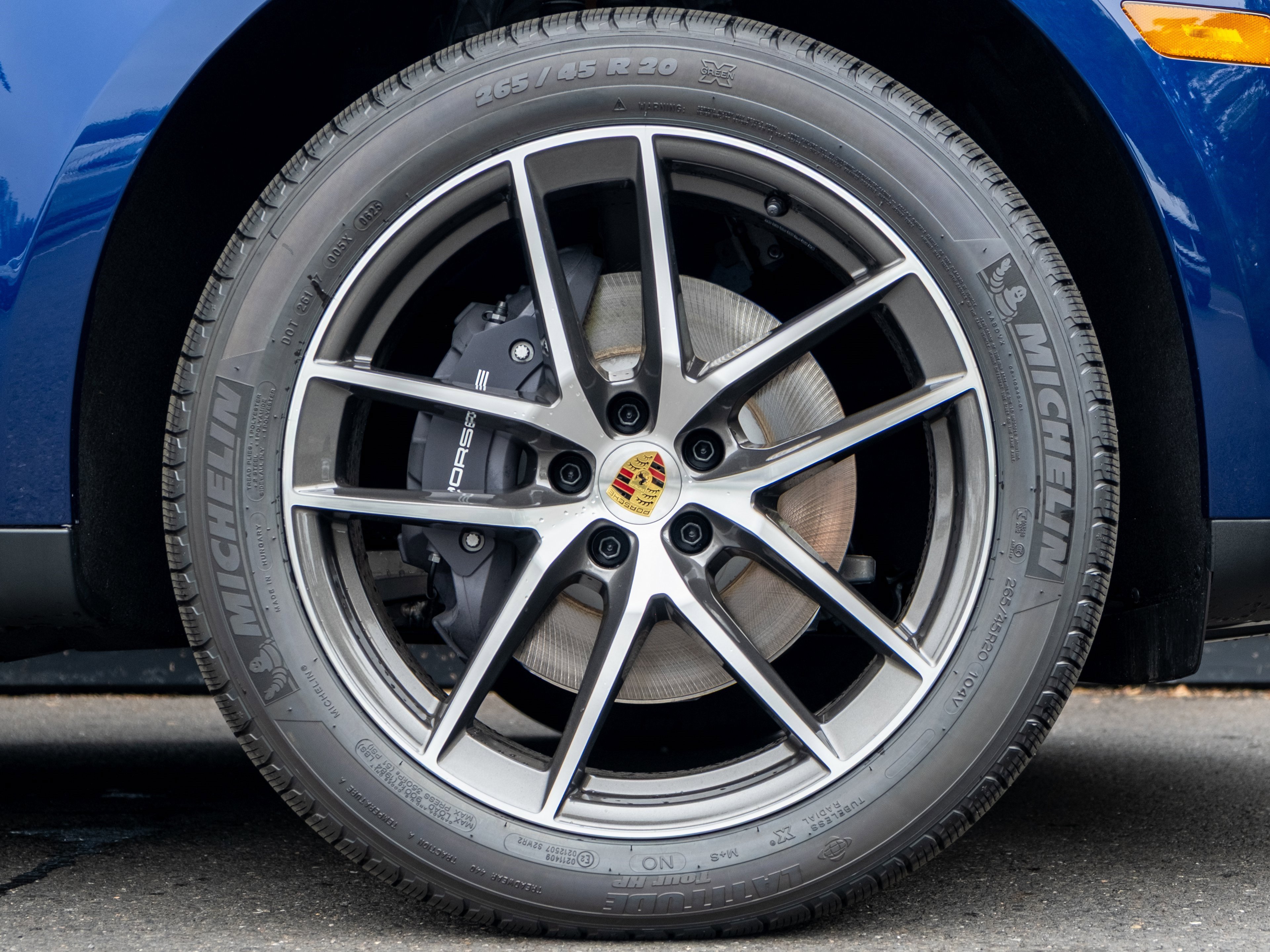 Certified 2025 Porsche Macan image 15