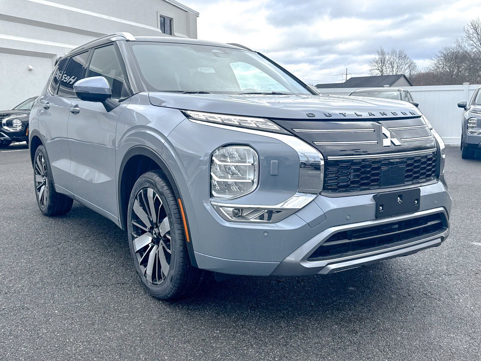 New 2026 Mitsubishi Outlander SEL image 1