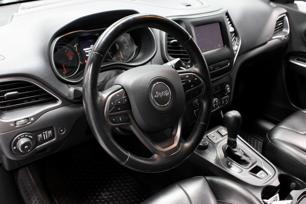 Used 2020 Jeep Cherokee Latitude Plus w/ Comfort/Convenience Group AWD/4WD image 24