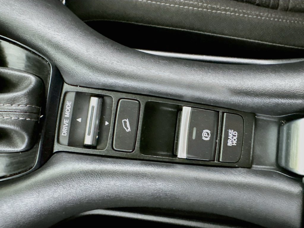 Used 2025 Honda HR-V LX image 18