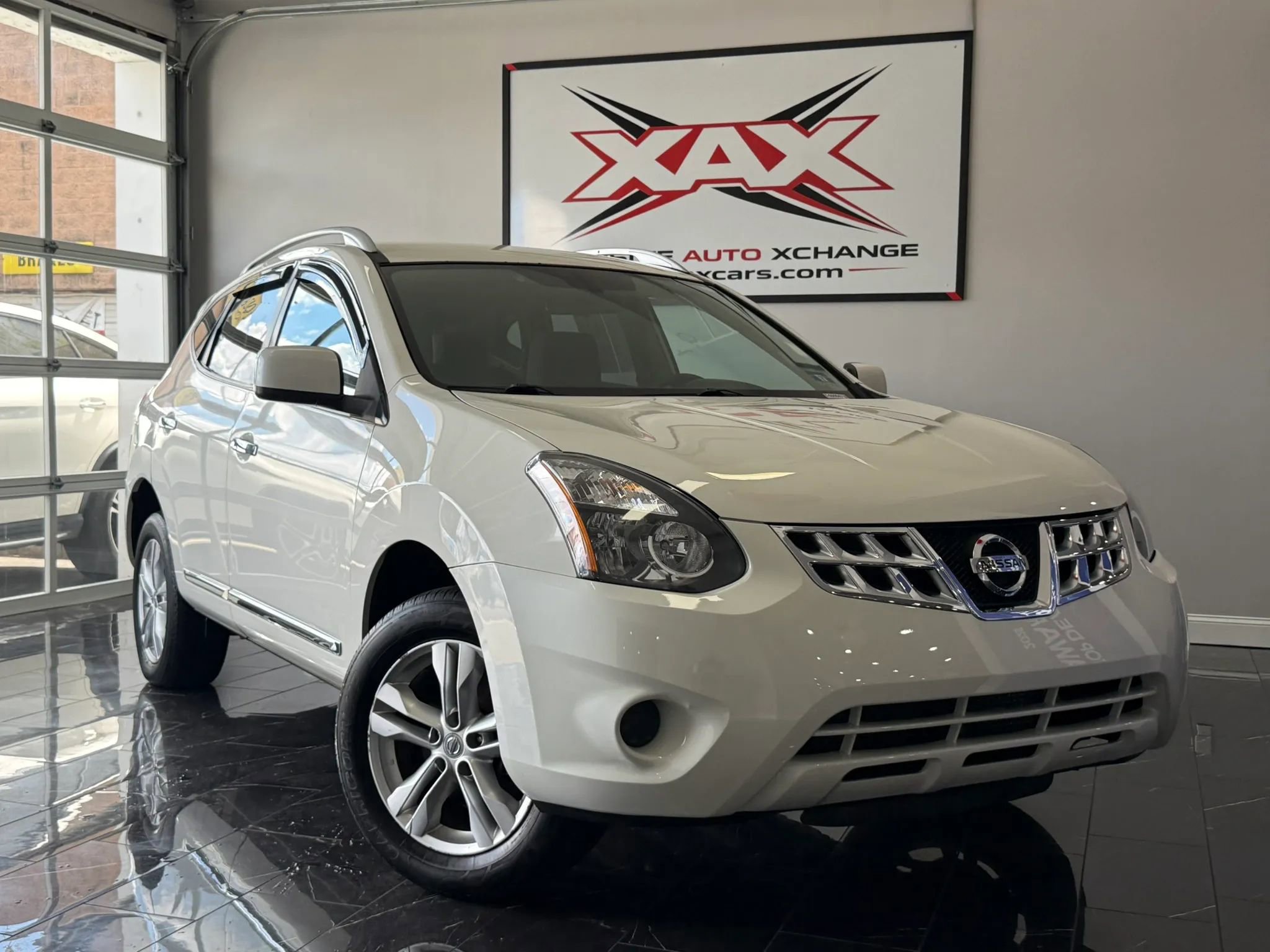 Used 2013 Nissan Rogue SV image 1
