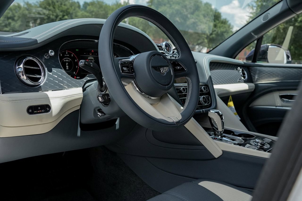 New 2025 Bentley Bentayga AWD/4WD image 2