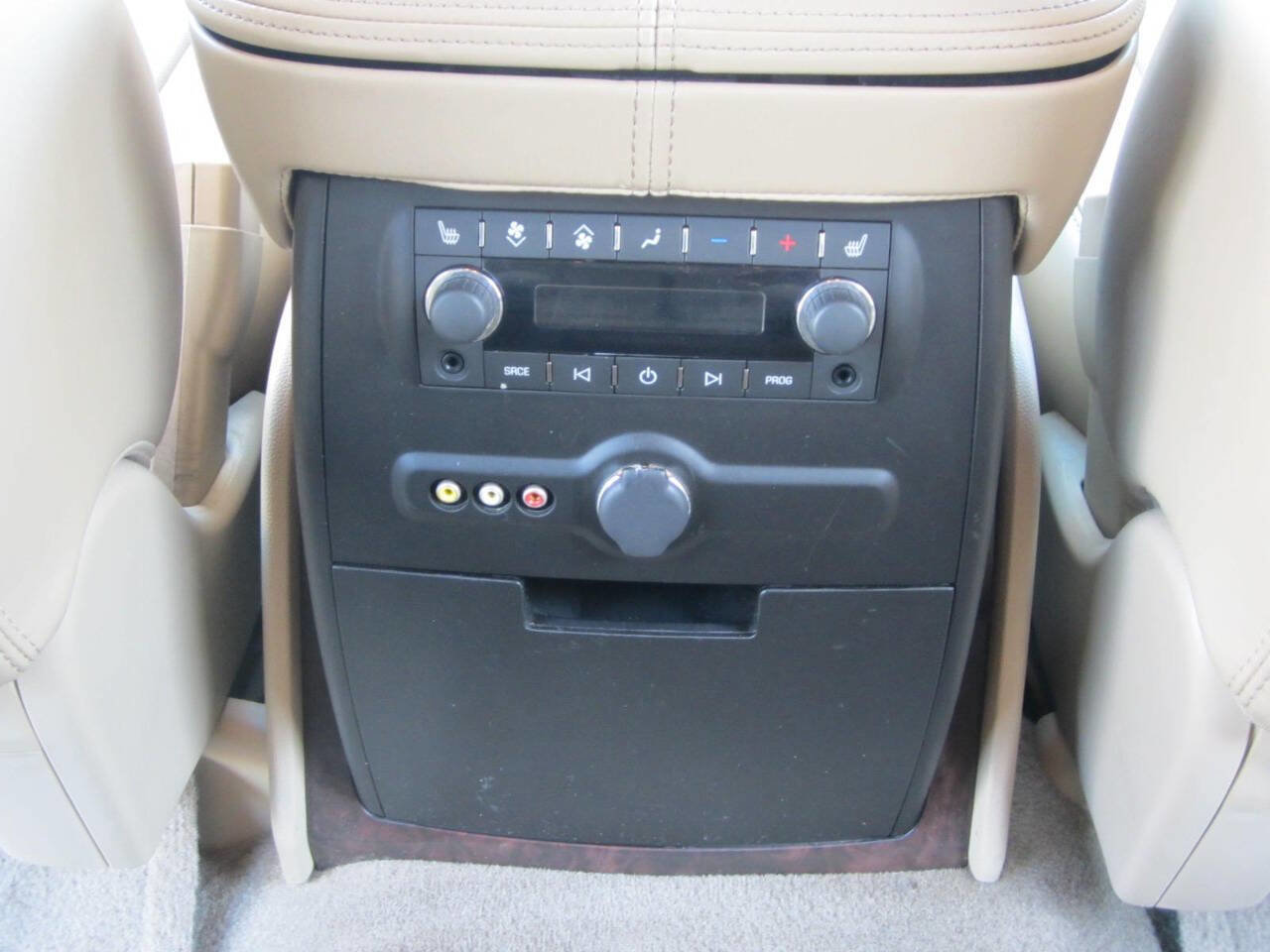 Used 2009 Cadillac Escalade Base AWD 4dr SUV w/V8 Ultra Lu image 21