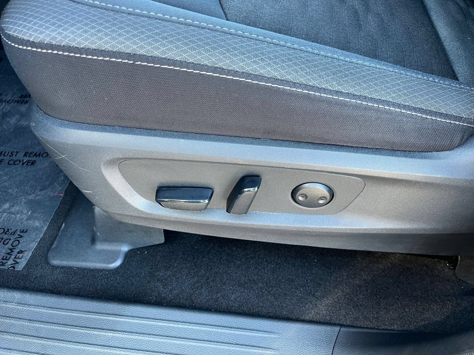 Used 2025 Nissan Pathfinder SV AWD/4WD image 18