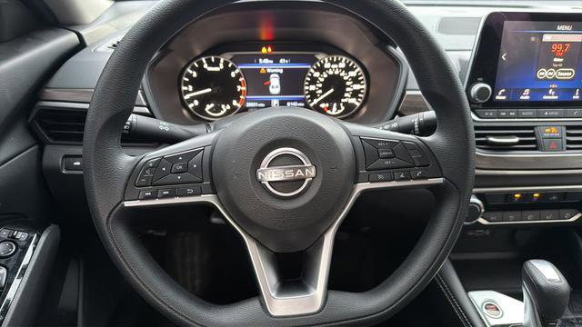 Used 2023 Nissan Altima 2.5 SV image 9