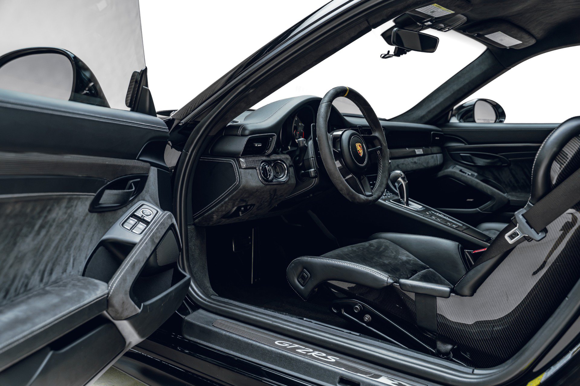 Used 2018 Porsche 911 GT2 RS RWD image 38