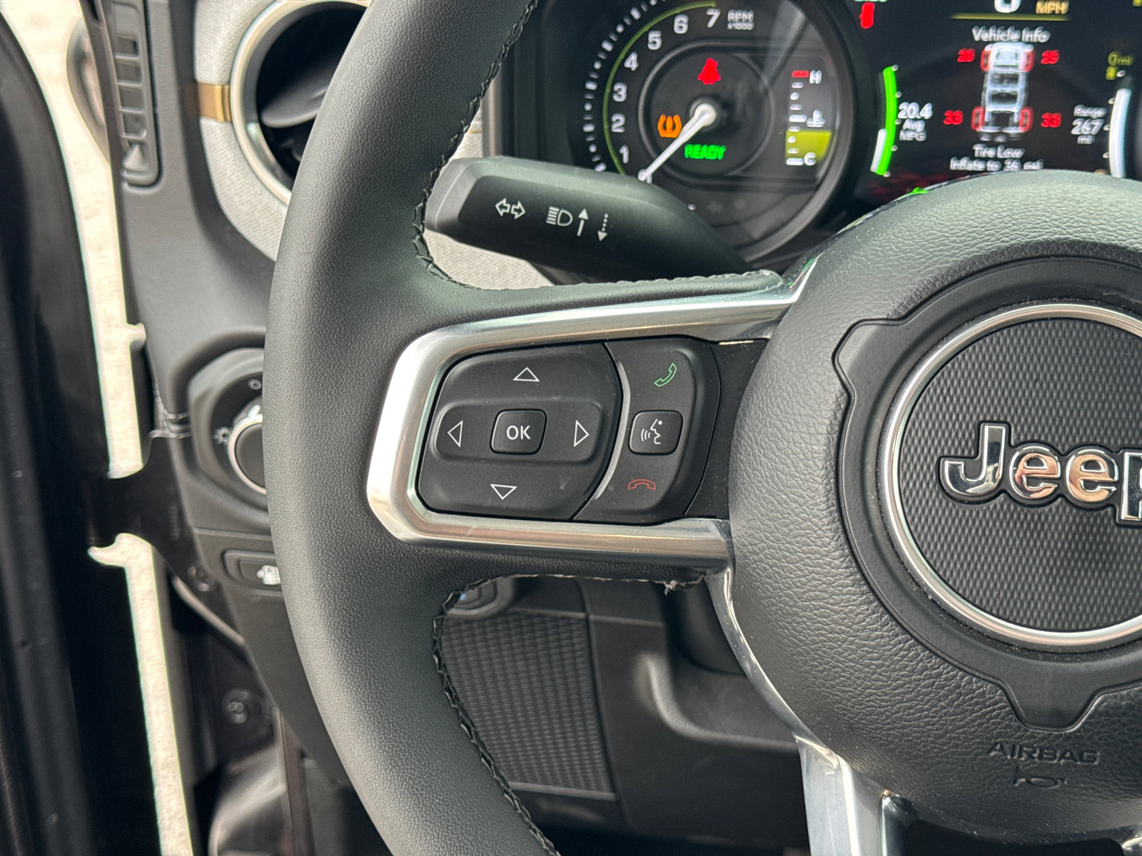 Used 2025 Jeep Wrangler Sahara image 24