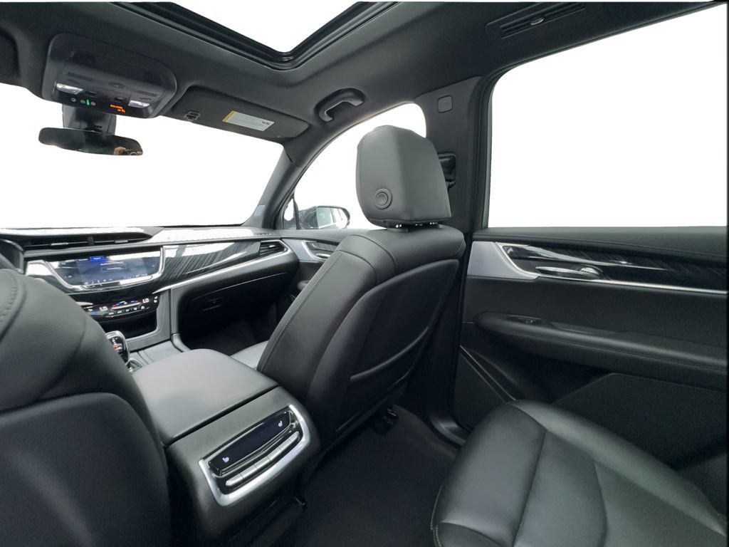 Used 2025 Cadillac XT6 Premium Luxury AWD/4WD image 44