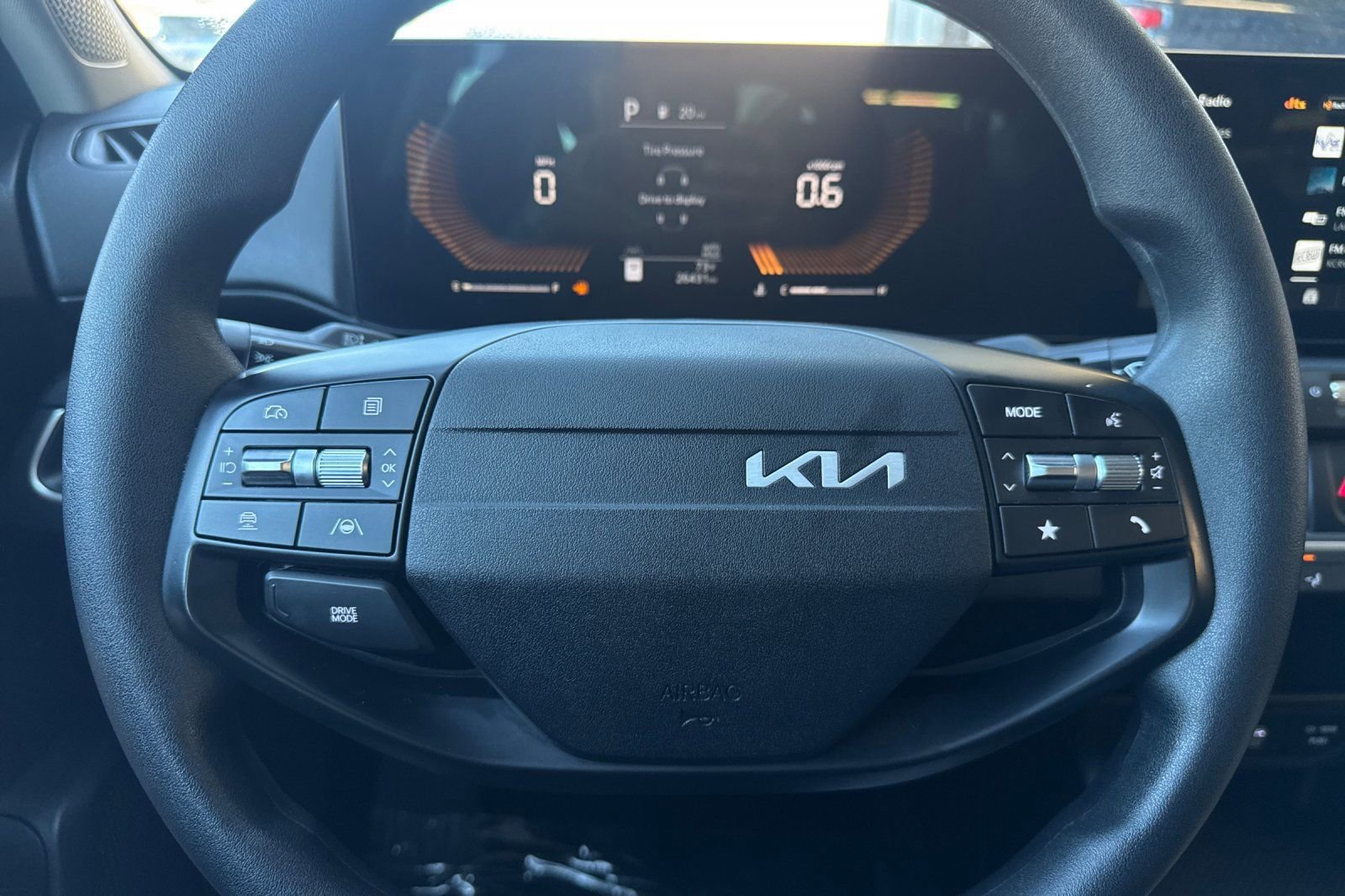 Used 2025 Kia K4 LXS image 19